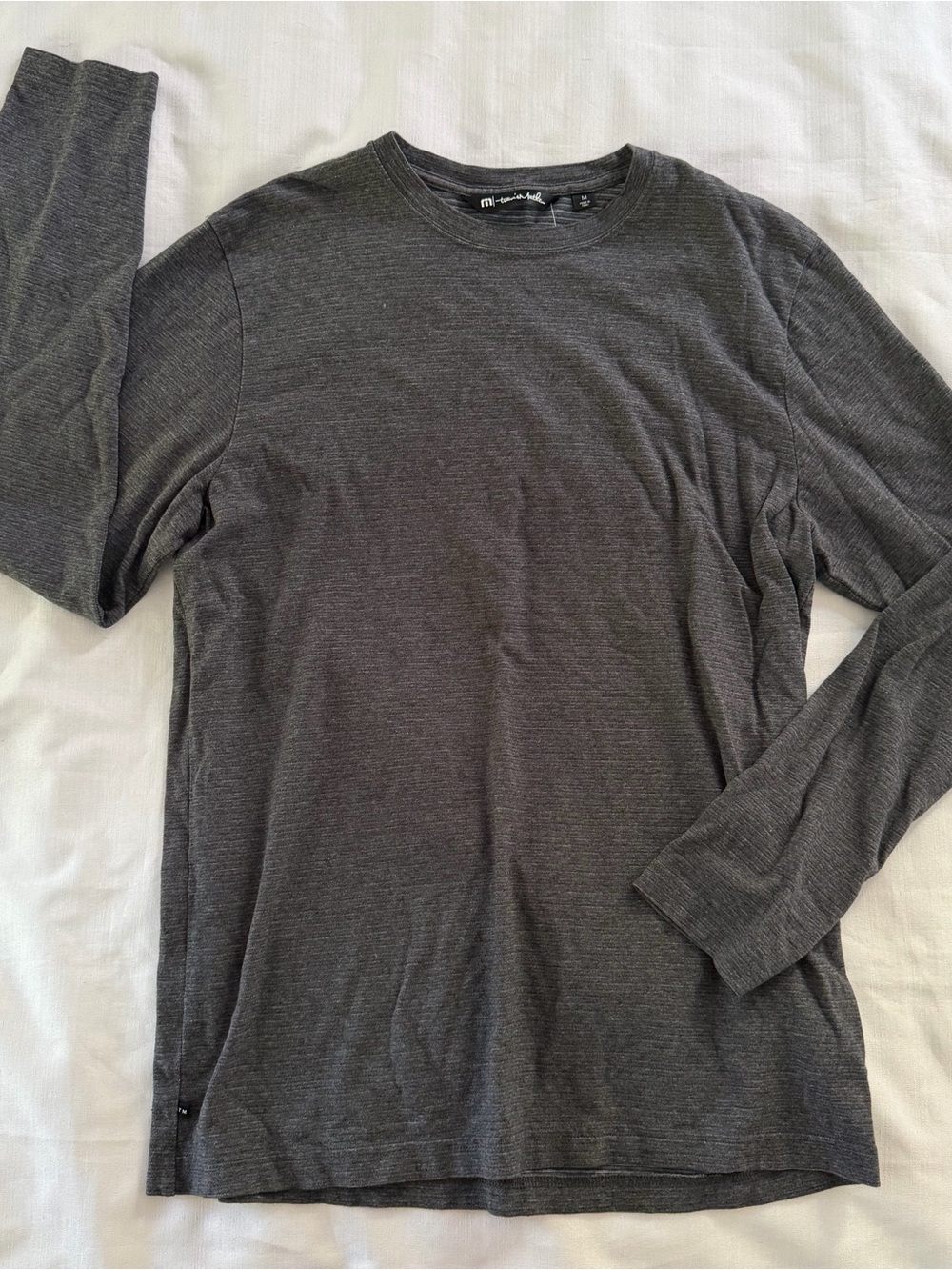 Travis Mathew dark grey longsleeve top size men’s medium